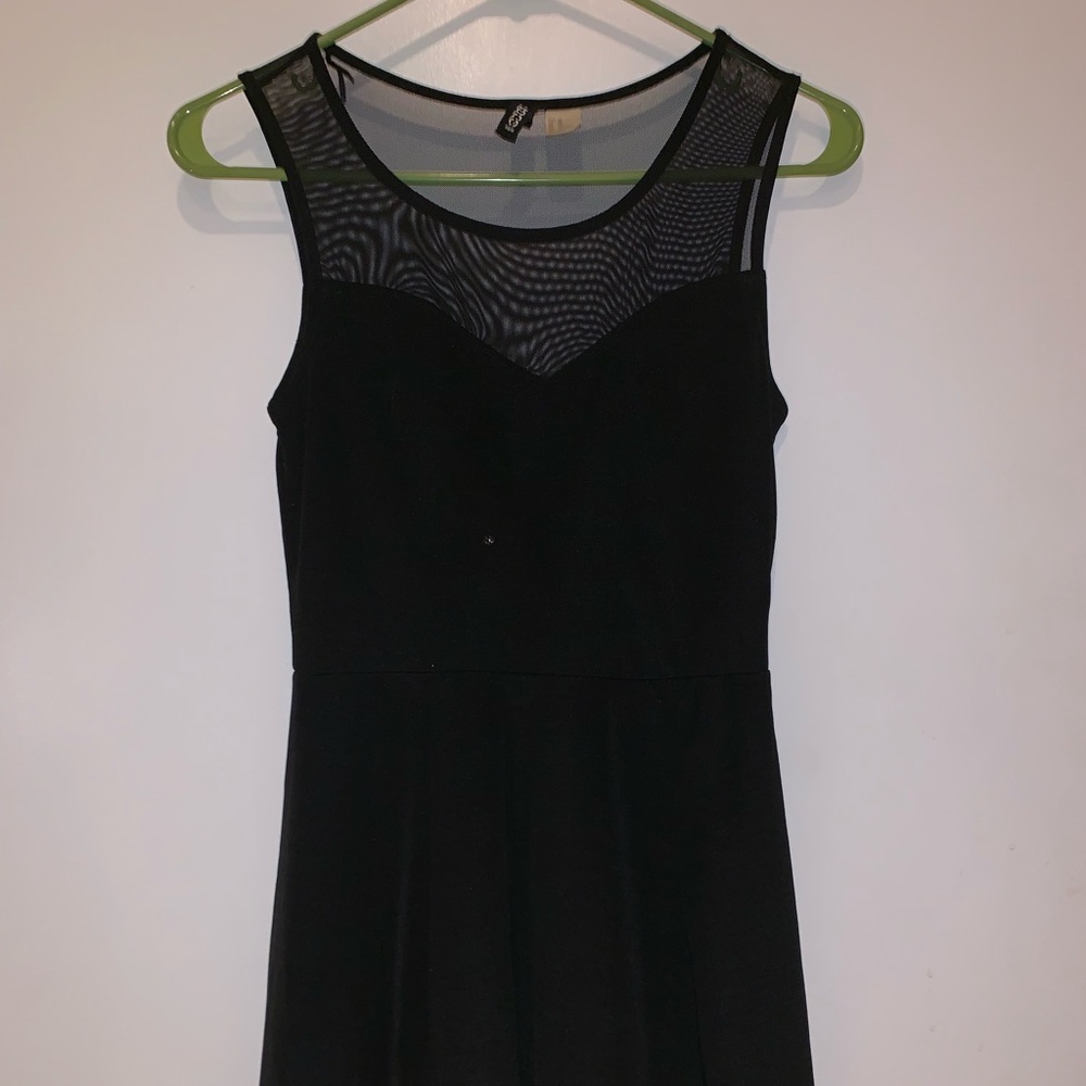 Flawless easy to wear H&M lacy dress